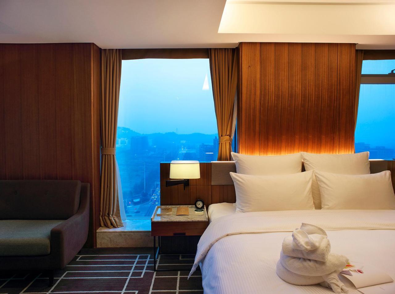 Chongqing The Lotus Hotel Экстерьер фото
